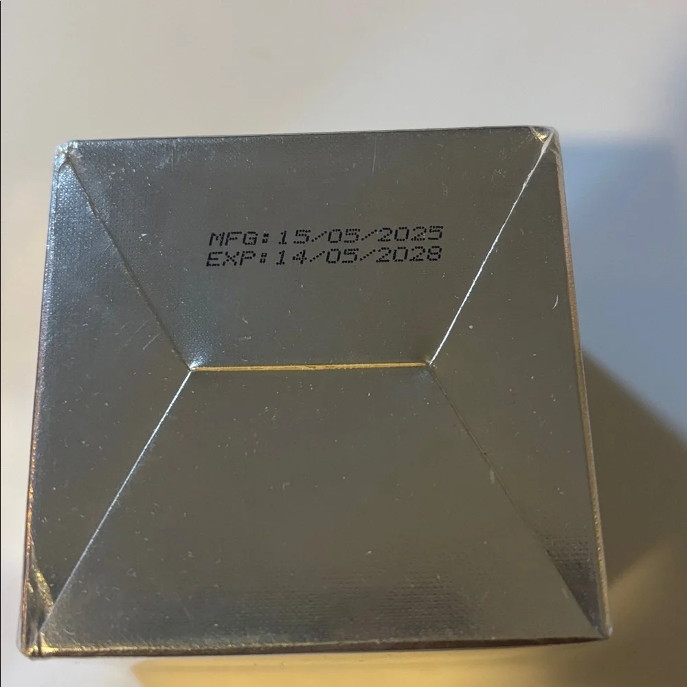 Keratine Queen Niacinamide Facial day Cream with Hyaluronic acid - Silver box